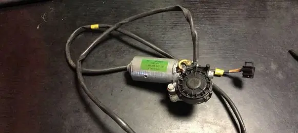 Mercedes-Benz S W140 Seat adjustment motor 0390206643