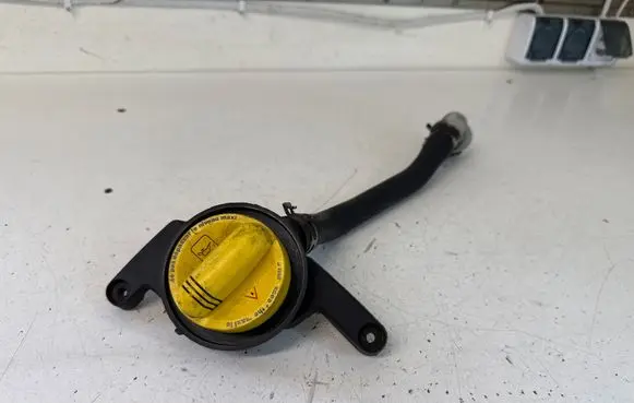 Opel Vivaro Oil fill pipe 61014D
