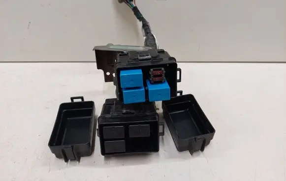 Peugeot iOn Relay mounting block MR588567 2464D2