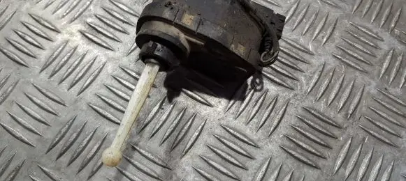 Headlight level adjustment motor