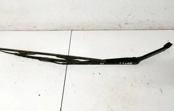 Front wiper blade arm