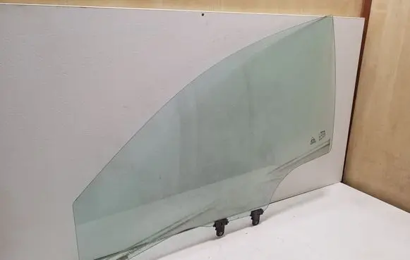 KIA Stonic Front door window glass four-door 