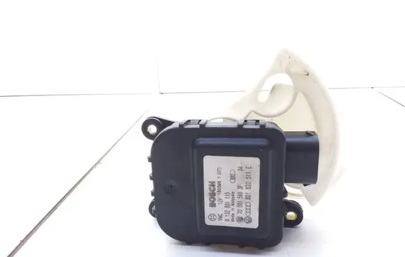 Volkswagen PASSAT B5 Intake manifold valve actuator/motor 8D1820511E 0132801115
