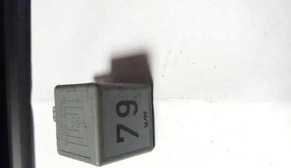 Volkswagen PASSAT B5 Other relay 191927841