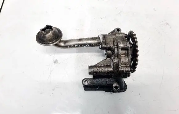 Volkswagen Golf IV Oil pump 06A115105B