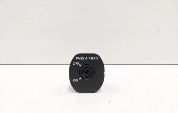 Passenger airbag on/off switch