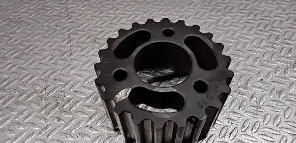 Volkswagen PASSAT B6 Fuel pump gear (pulley) 03L130111D