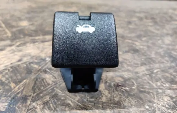 Cadillac SRX Engine bonnet (hood) release handle