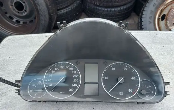 Mercedes-Benz C W203 Speedometer (instrument cluster) A2035409547