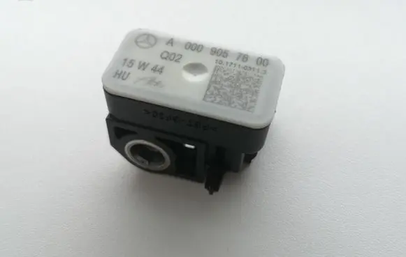 Mercedes-Benz C AMG W205 Airbag deployment crash/impact sensor A0009057600