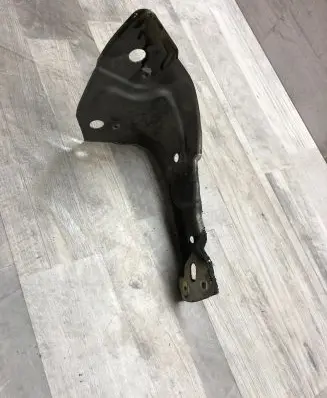 Volkswagen PASSAT B7 Fender mounting bracket 3AA821142