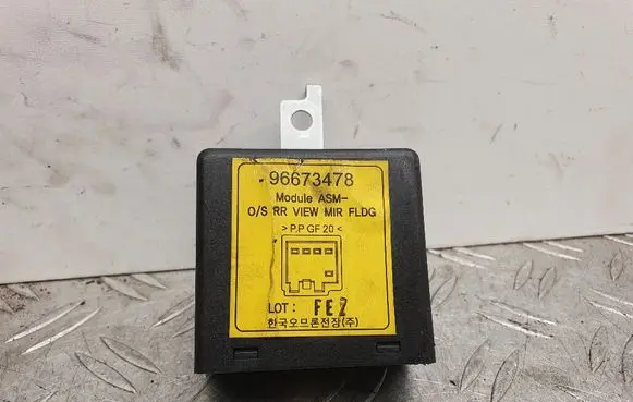 Chevrolet Captiva Wing mirror control module 96673478