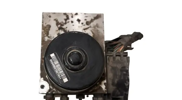 Volvo V70 ABS Pump P30643979 30643982