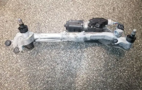 Honda CR-V Front wiper linkage and motor