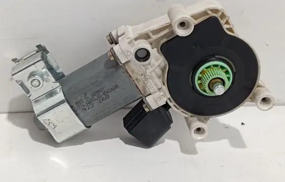 BMW 5 E60 E61 Front door window regulator motor 6922268