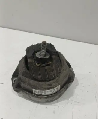 BMW 5 E60 E61 Engine mount bracket 6762607 15934612FR