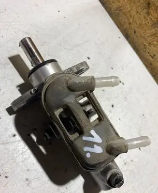 Mitsubishi Grandis Master brake cylinder