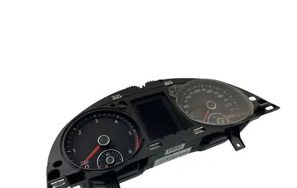 Volkswagen PASSAT B7 Speedometer (instrument cluster) 3AA920870D