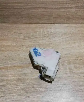 Nissan Primera Central locking motor 8255350J00
