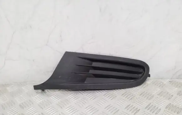 Volkswagen Golf VI Front bumper lower grill