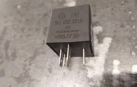 Volkswagen PASSAT B5 Other relay 357906381A 109