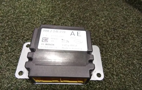 Land Rover Defender Airbag control unit/module R8E214E159AE R8E214E159