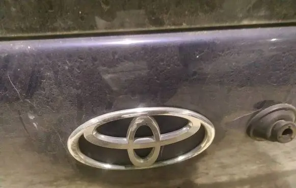 Toyota Yaris Manufacturer badge logo/emblem 