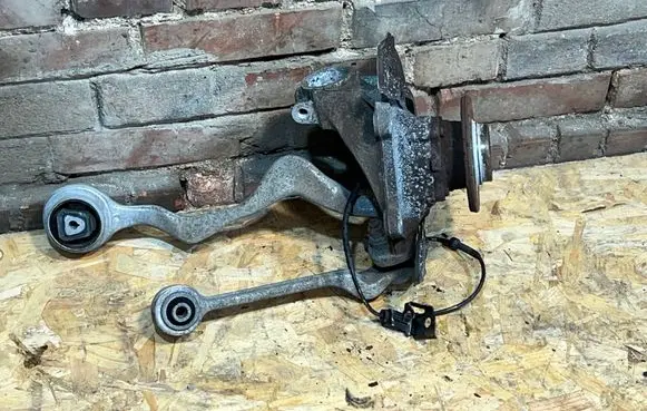 BMW 1 E81 E87 Front wheel hub spindle knuckle 6764444