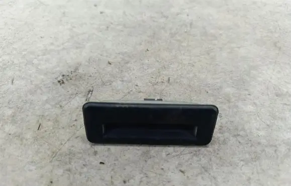 Volkswagen Golf V Tailgate/trunk/boot open switch 5J0827229