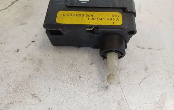 Volkswagen Golf V Headlight level adjustment motor 1J0941295A