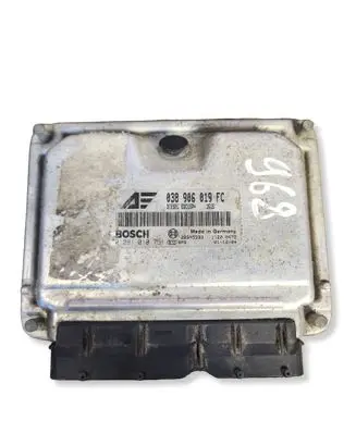 Nissan Pathfinder R51 Engine control unit/module 038906019FC 28SA5593 0281010751
