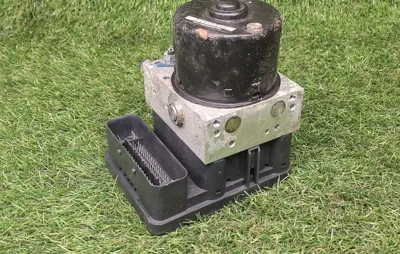 Ford Focus ABS Pump 3M512C405HB