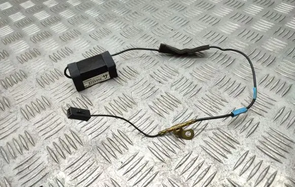 Nissan 370Z Aerial antenna amplifier 0378996