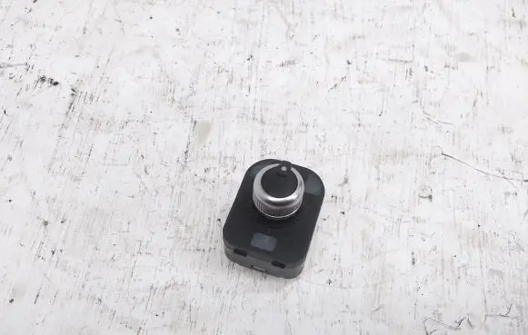 Wing mirror switch