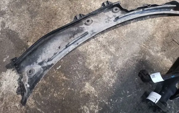 Mercedes-Benz SLK R172 Wiper trim A1728300028