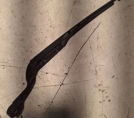 Front wiper blade arm
