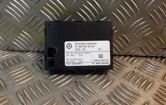 Mercedes-Benz A W169 Gateway control module 1695403945 A1695403945