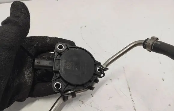 Mercedes-Benz C AMG W205 Fuel injector supply line/pipe A1770701732