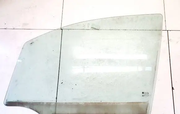 Opel Zafira A Front door window glass four-door as2