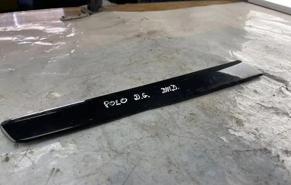 Volkswagen Polo IV 9N3 Rear fender molding trim 6Q3853536 6Q3853536A