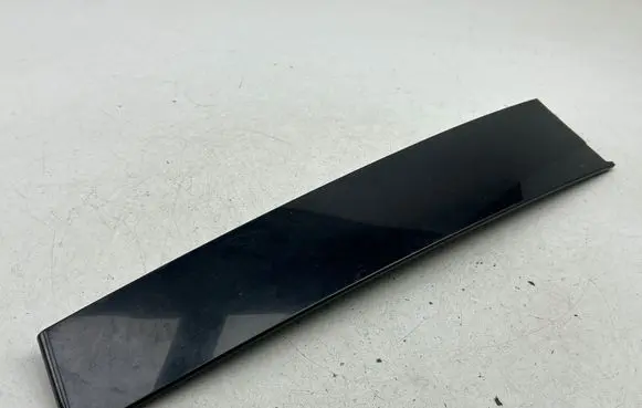 Volkswagen Sharan Front door glass trim molding 7N0837902