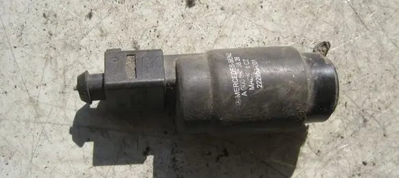 BMW 5 F10 F11 Windscreen/windshield washer pump A0008606826