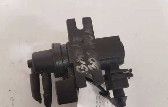 BMW 5 E39 Turbo solenoid valve 72279600 2247906