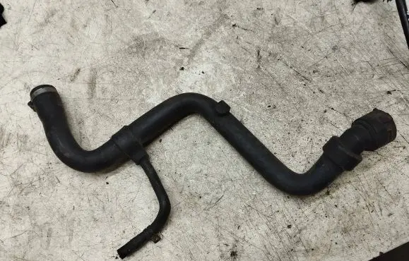 Audi A4 S4 B5 8D Engine coolant pipe/hose