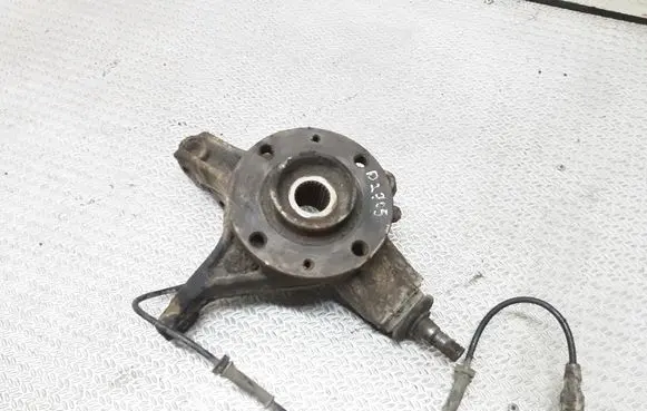Citroen C4 I Front wheel hub spindle knuckle