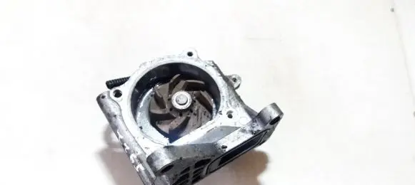 Opel Astra J Water pump 135D3 0036
