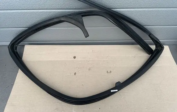 Nissan King Cab, Navara Rubber seal front door window/glass 803312S402