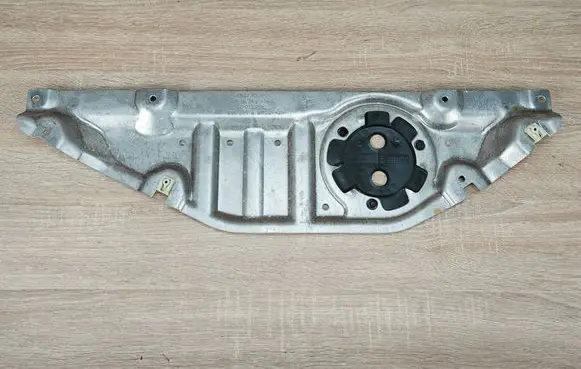 BMW 4 G22 G23 G24 G26 Engine splash shield/under tray 7447143