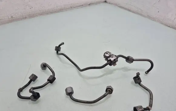 Citroen C-Crosser Fuel injector supply line/pipe 