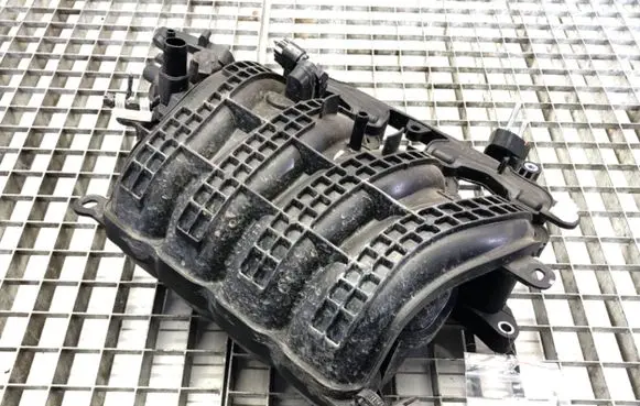 Toyota Yaris Intake manifold 17120-47110